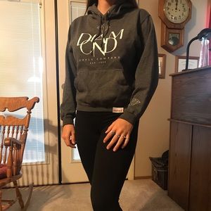 Hardly worn diamond simply sweatshirt